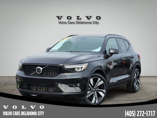 2025 Volvo XC40 B5 Plus Dark Theme