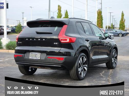 2025 Volvo XC40 B5 Plus Dark Theme