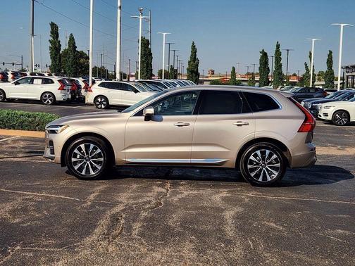 2023 Volvo XC60 B5 Plus Bright Theme