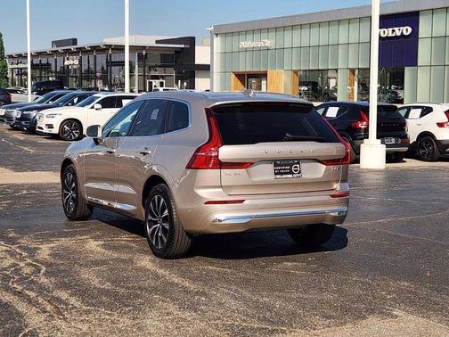 2023 Volvo XC60 B5 Plus Bright Theme