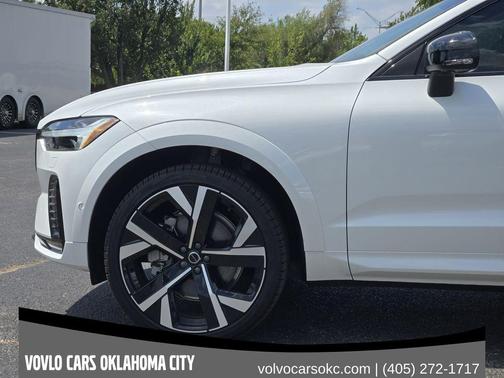 Crystal White 2026 Volvo XC60 B5 Ultra