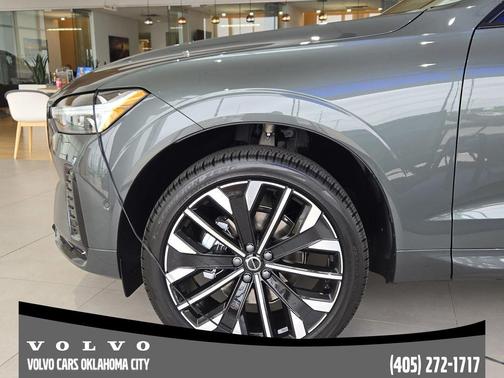 Forest Green 2026 Volvo XC60 B5 Ultra