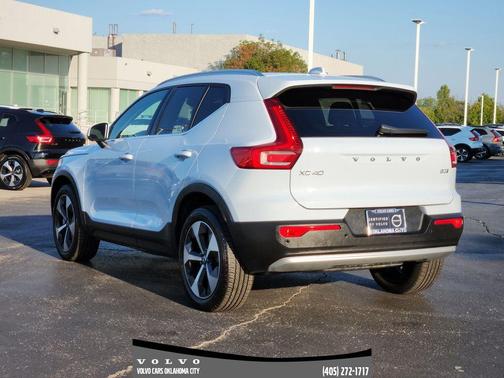 2025 Volvo XC40 B5 Plus Bright Theme