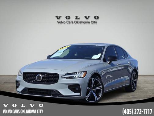 2024 Volvo S60 B5 Plus Dark Theme