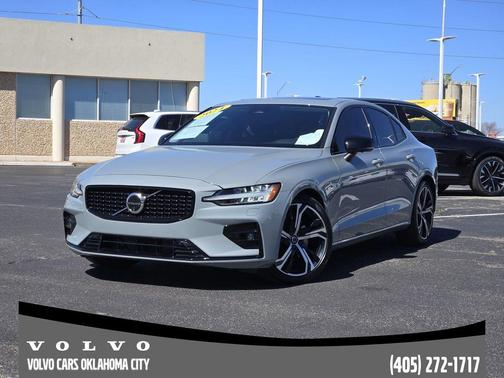 2024 Volvo S60 B5 Plus Dark Theme