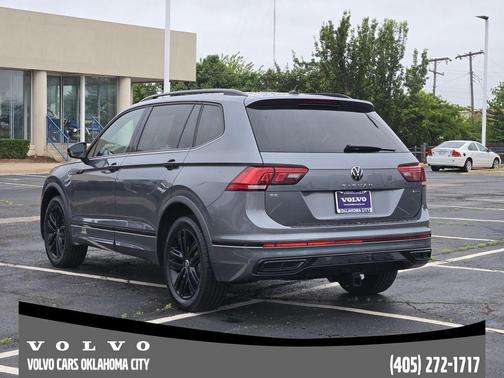 Platinum Gray Metallic 2022 Volkswagen Tiguan 2.0T SE R-Line Black