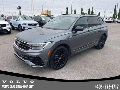 Platinum Gray Metallic 2022 Volkswagen Tiguan 2.0T SE R-Line Black