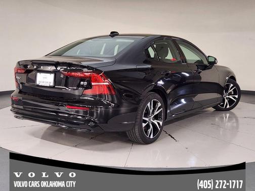 Onyx Black Metallic 2024 Volvo S60 B5 Core Dark Theme