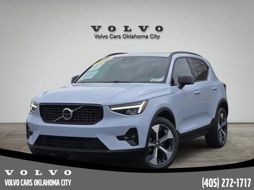2025 Volvo XC40 B5 Plus Dark Theme