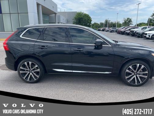 Onyx Black Metallic 2023 Volvo XC60 B5 Ultimate Bright Theme