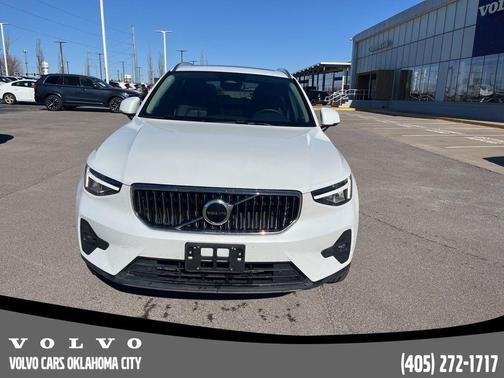 2023 Volvo XC40 B5 Plus Bright Theme