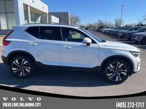 2023 Volvo XC40 B5 Plus Bright Theme