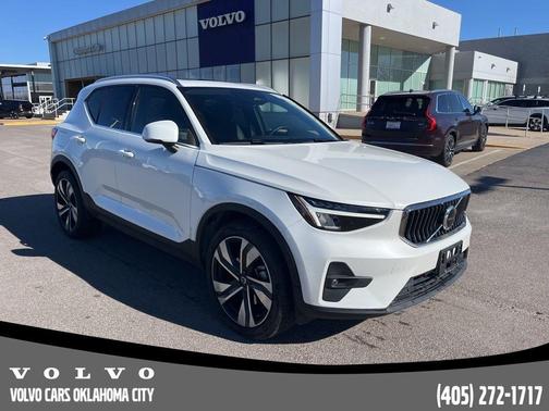 2023 Volvo XC40 B5 Plus Bright Theme