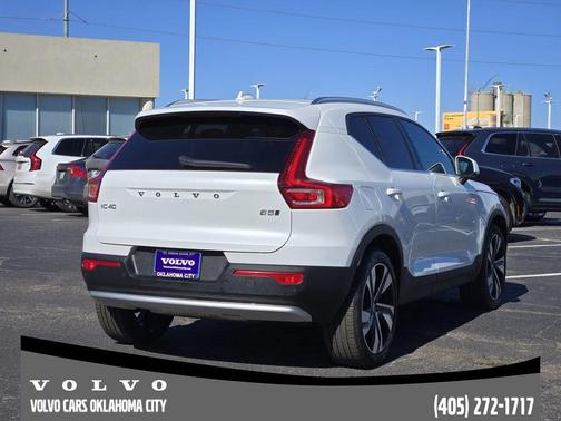 2023 Volvo XC40 B5 Plus Bright Theme