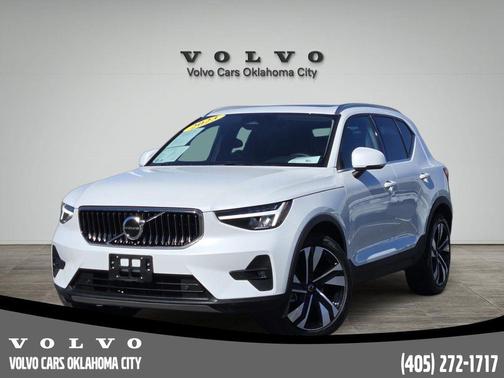 2023 Volvo XC40 B5 Plus Bright Theme