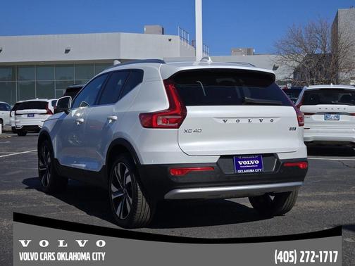 2023 Volvo XC40 B5 Plus Bright Theme