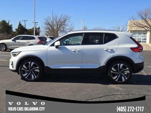 2023 Volvo XC40 B5 Plus Bright Theme