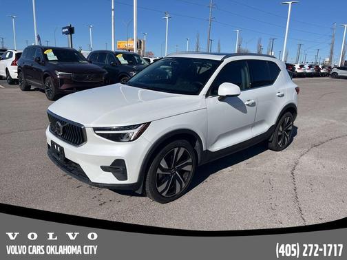 2023 Volvo XC40 B5 Plus Bright Theme
