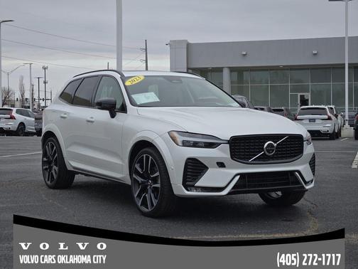 2023 Volvo XC60 B5 Ultimate Dark Theme