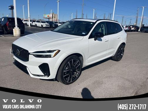 2023 Volvo XC60 B5 Ultimate Dark Theme