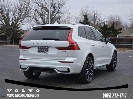 2023 Volvo XC60 B5 Ultimate Dark Theme