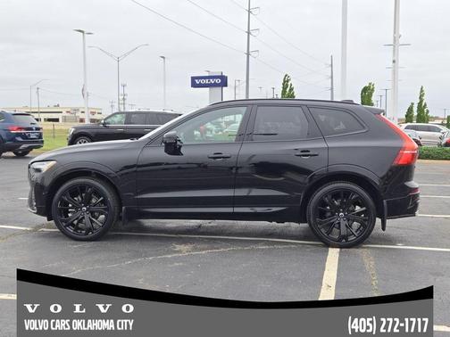 Onyx Black Metallic 2024 Volvo XC60 B5 Ultimate Black Edition