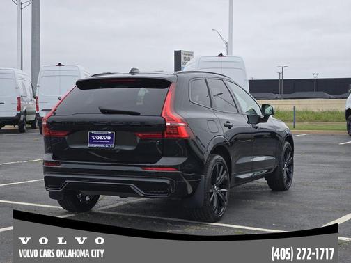 Onyx Black Metallic 2024 Volvo XC60 B5 Ultimate Black Edition