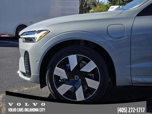 2025 Volvo XC60 Plug-In Hybrid T8 Plus