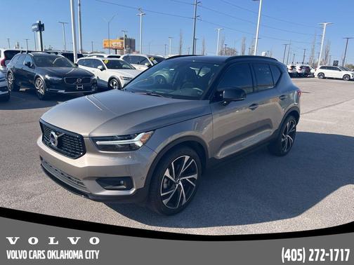 Pebble Gray Metallic 2022 Volvo XC40 T5 R-Design