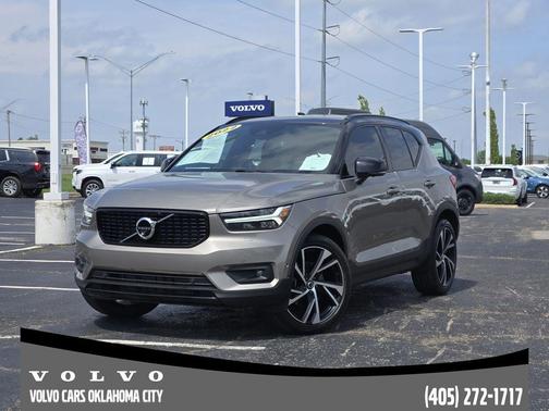 Pebble Gray Metallic 2022 Volvo XC40 T5 R-Design