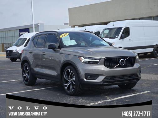 Pebble Gray Metallic 2022 Volvo XC40 T5 R-Design