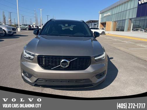 Pebble Gray Metallic 2022 Volvo XC40 T5 R-Design
