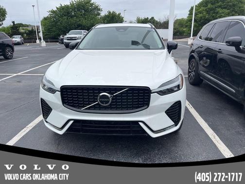 Crystal White Metallic 2025 Volvo XC60 B5 Plus