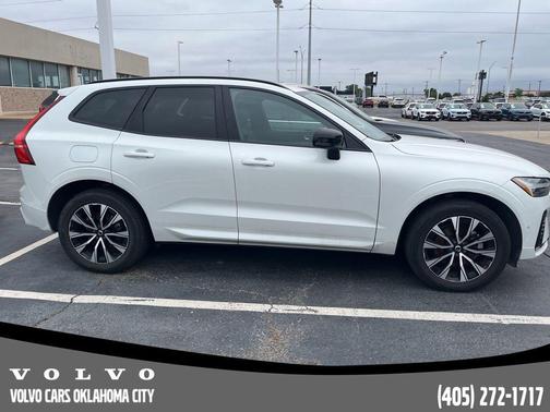 Crystal White Metallic 2025 Volvo XC60 B5 Plus