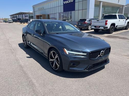 2024 Volvo S60 B5 Core Dark
