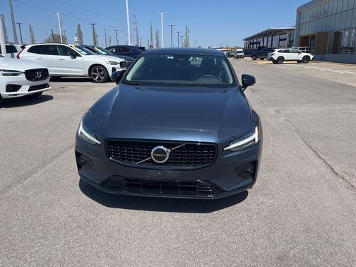 2024 Volvo S60 B5 Core Dark