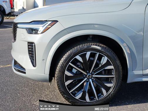 2025 Volvo XC90 B5 Plus