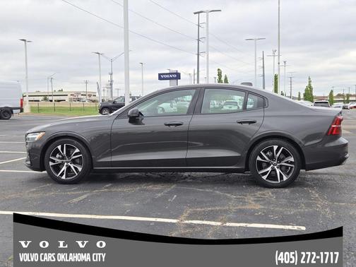 Platinum Gray Metallic 2025 Volvo S60 B5 Core