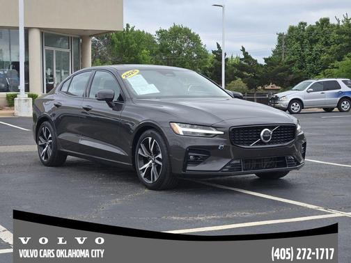 Platinum Gray Metallic 2025 Volvo S60 B5 Core