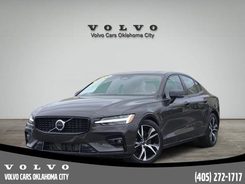 Platinum Gray Metallic 2025 Volvo S60 B5 Core