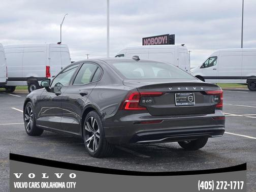 Platinum Gray Metallic 2025 Volvo S60 B5 Core