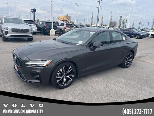 Platinum Gray Metallic 2025 Volvo S60 B5 Core