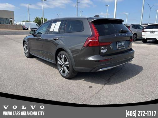 2025 Volvo V60 Cross Country B5 Plus