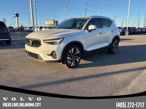 2023 Volvo XC40 B5 Plus Bright Theme