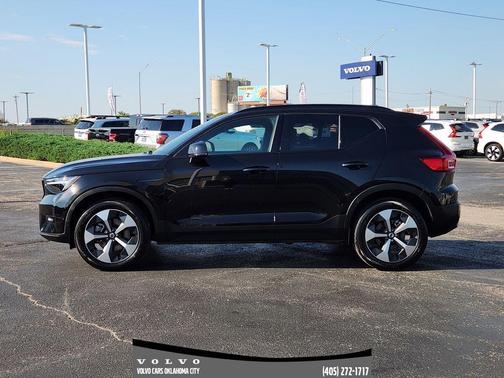 2025 Volvo XC40 B5 Plus Dark Theme