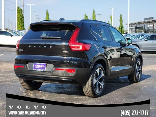 2025 Volvo XC40 B5 Plus Dark Theme