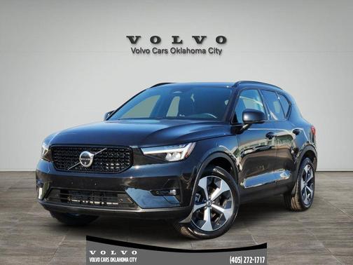 2025 Volvo XC40 B5 Plus Dark Theme