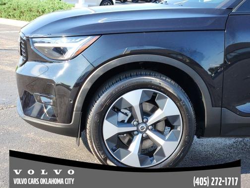 2025 Volvo XC40 B5 Plus Dark Theme