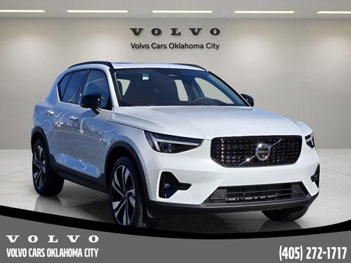 2025 Volvo XC40 B5 Plus Dark Theme