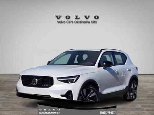 2025 Volvo XC40 B5 Plus Dark Theme